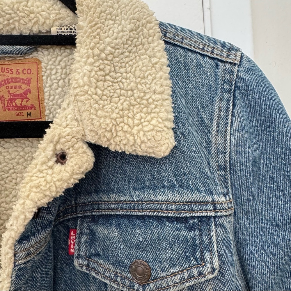 Levi's Sherpa-Lined Denim Jacket - Picture 3 of 4